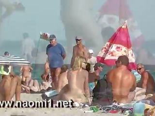 Naomi1 handjob một trẻ thanh niên trên một công khai bãi biển